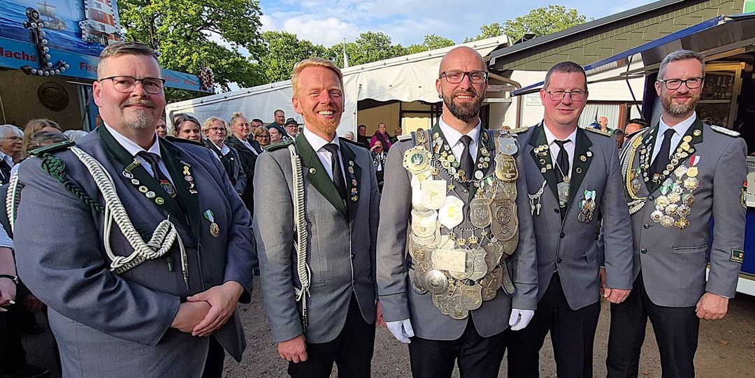 Neuer Schützenkönig: Hendrik Meyer „Der Aufsteiger“ regiert in Rönneburg