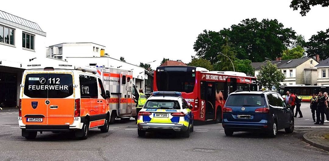 Nach Handyraub: Messerstecherei im Linienbus an der Winsener Straße