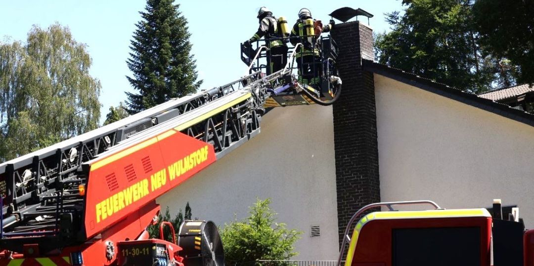Dachstuhlbrand in Ehestorf: Einsatz für die Feuerwehr am Rehwechsel