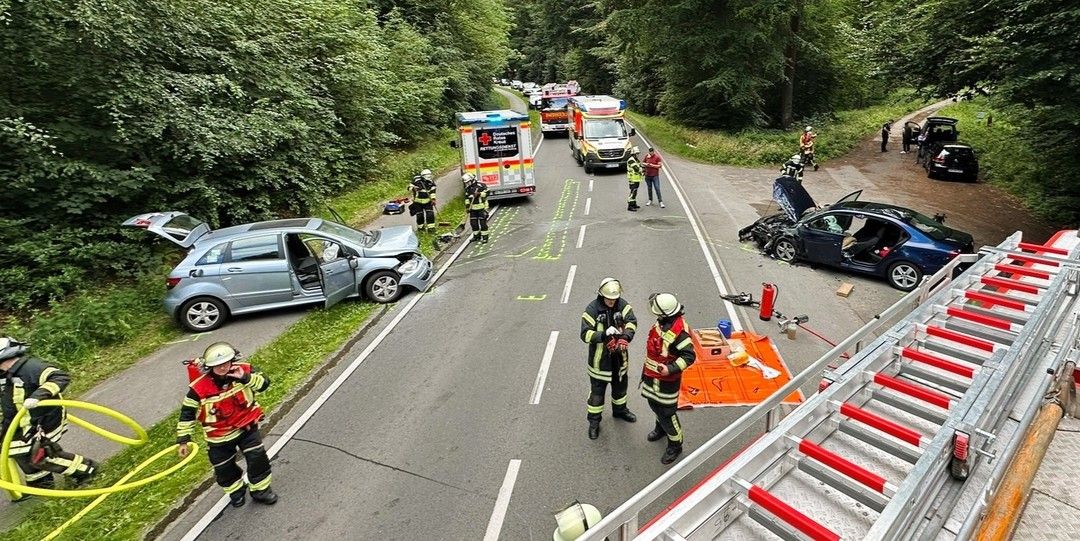 Sieversen: Vier Verletzte bei Frontalzusammenstoß auf der Rosengartenstraße