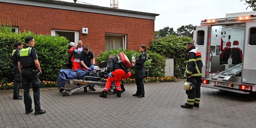 Mann mit Sauerstoffflasche zündet sich Zigarette an: Verbrennungen im Gesicht