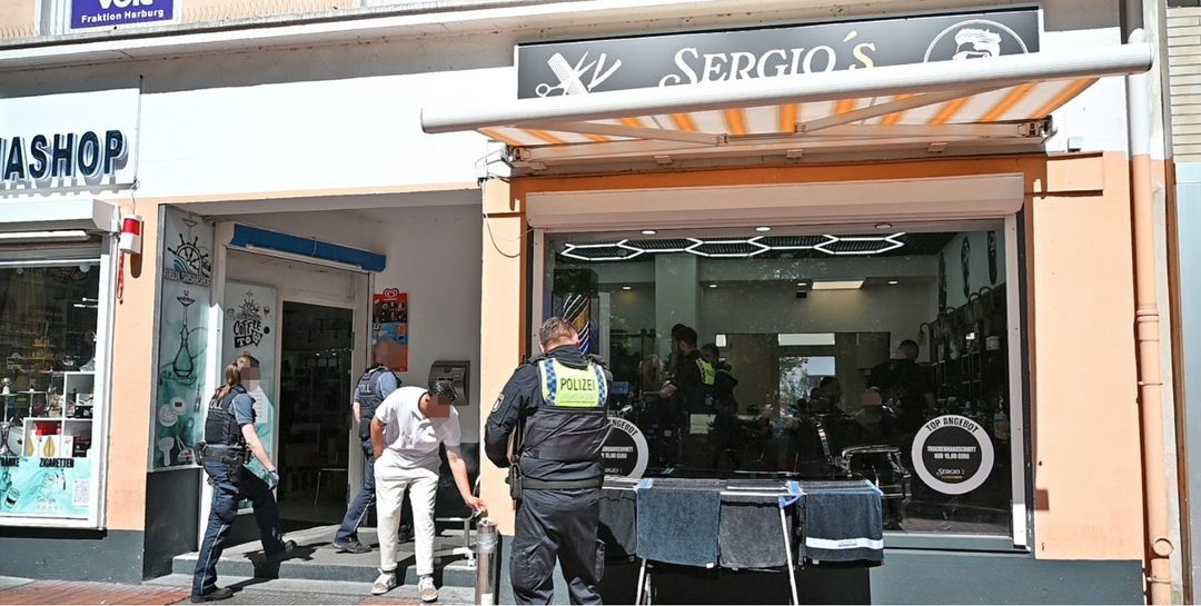 Großkontrolle in Harburg: Barbershops im Visier der Behörden