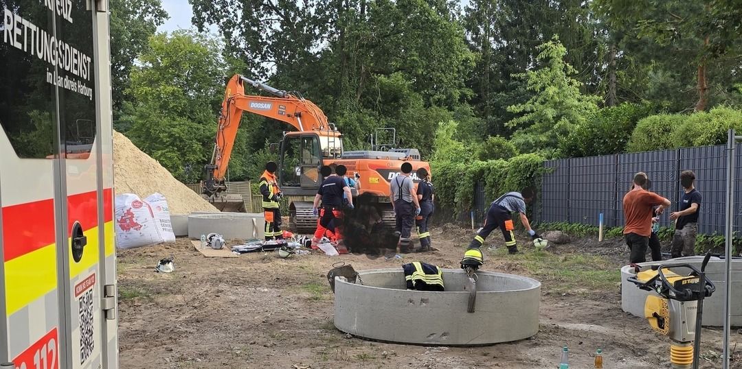 Mann stirbt bei Arbeitsunfall in Horst: Bauarbeiter wird in Baugrube verschüttet 