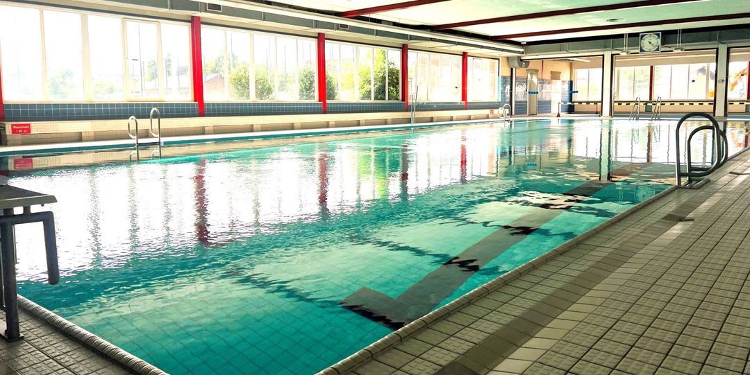 Großes Leck im Schwimmbecken: Hallenbad Over bleibt geschlossen