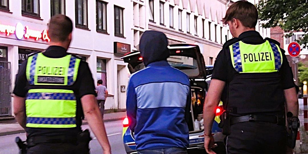 Alter Harburger Friedhof: Jugendbande bedroht Jugendliche mit Messer