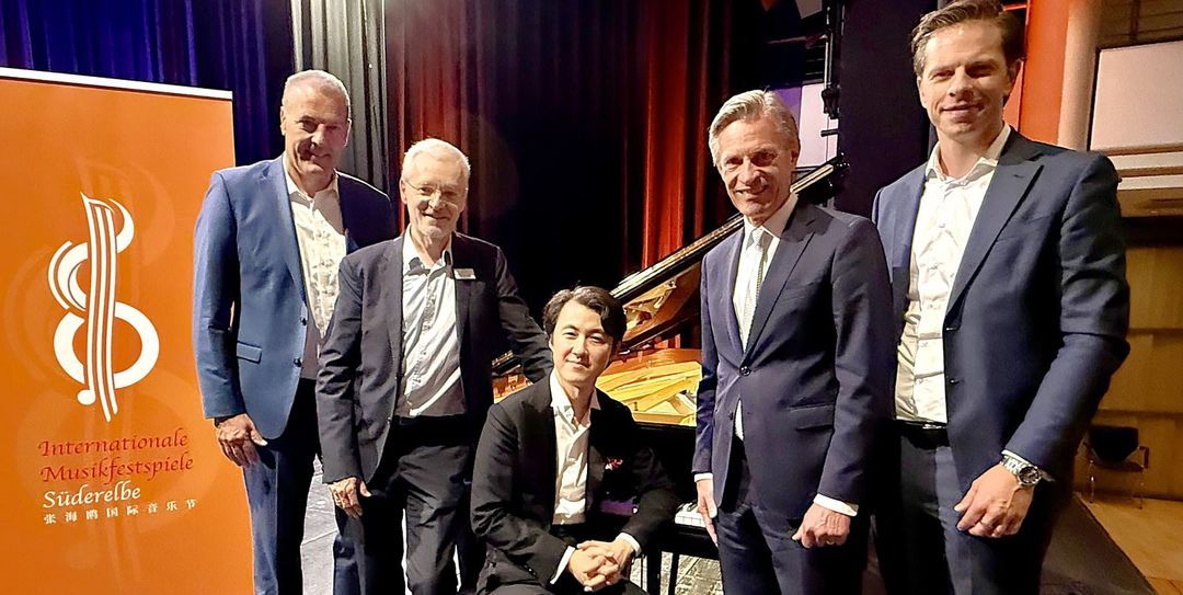 Magische Klangwelten: Haiou Zhang begeistert in der ausverkauften Empore Buchholz