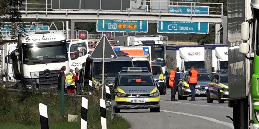 Lkw-Fahrer stirbt auf A1: Unfall in Stillhorn bleibt zunächst unbemerkt
