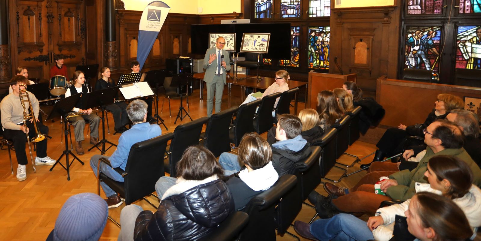 „Grenzenlos – Harburgs koloniales Erbe“: Ausstellung im Harburger Rathaus eröffnet