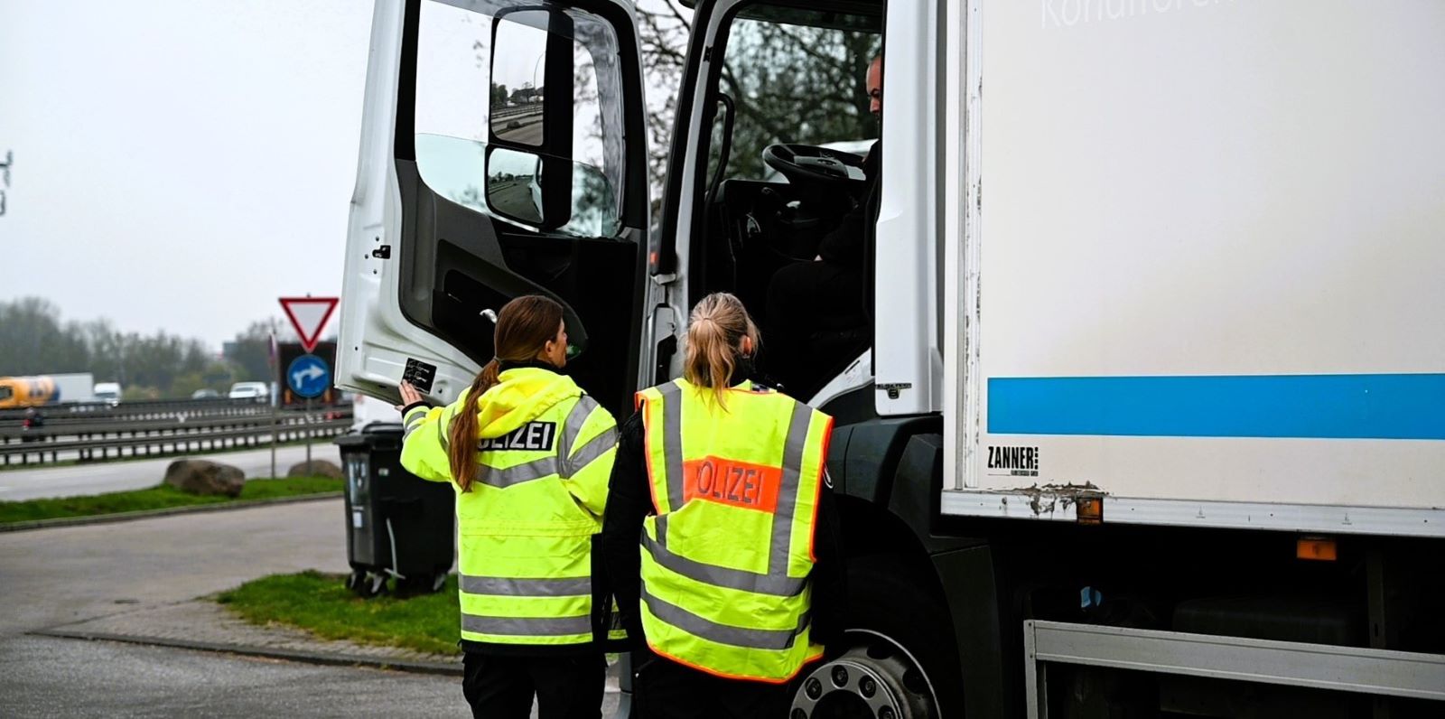 Laster-Kontrolle auf der A1 bei Wilhelmsburg: Über die Hälfte wurde beanstandet