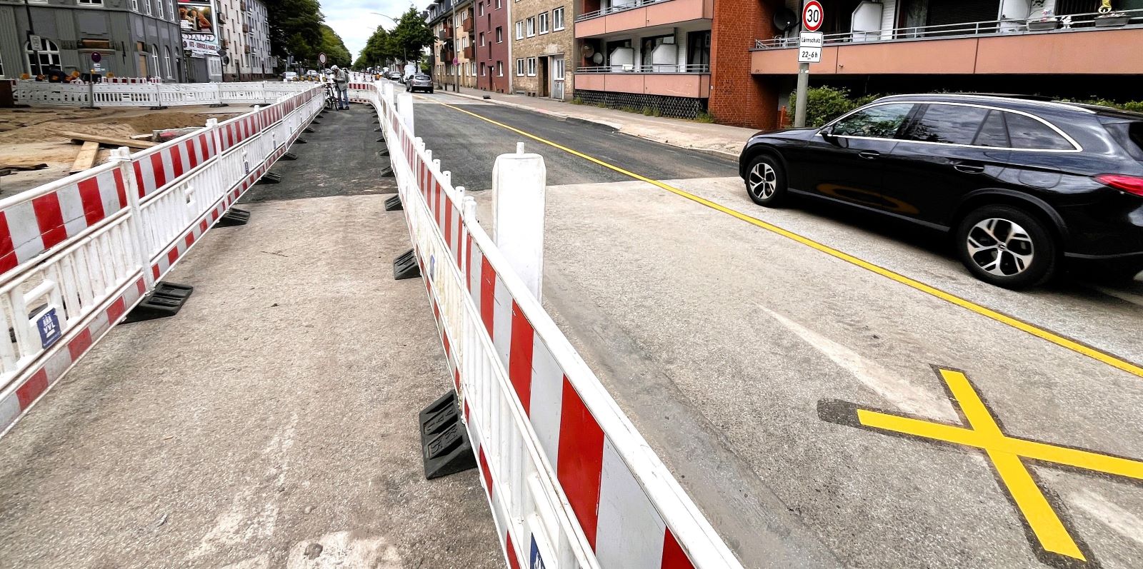 Rohrbruch Buxtehuder Straße: Vollsperrung aufgehoben – Eine Spur pro Richtung offen