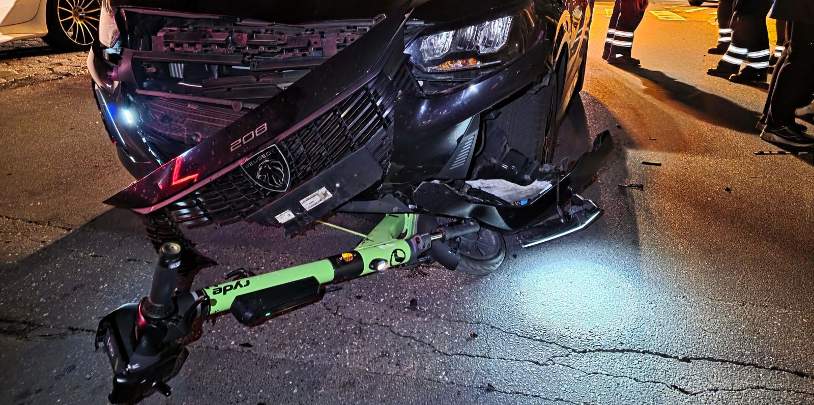 Ein 17-Jähriger wurde bei dem Unfall mit dem E-Scooter schwer verletzt. Foto: Lenthe-Medien Ein 17-Jähriger wurde bei dem Unfall mit dem E-Scooter schwer verletzt. Foto: Lenthe-Medien