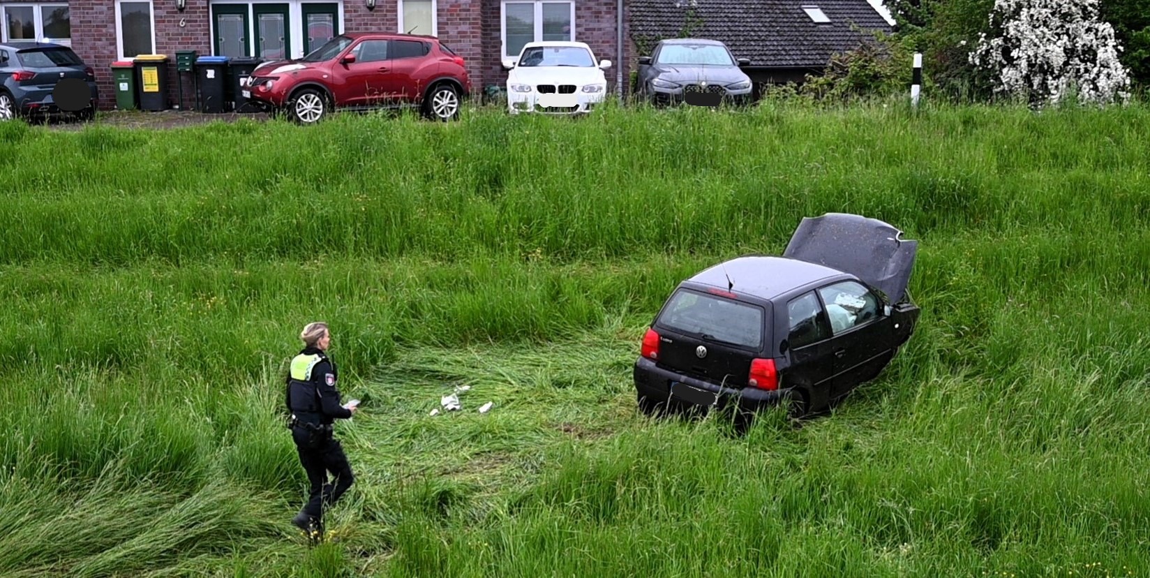 Fünfhausener Hauptdeich: Autofahrer bei schwerem Unfall verletzt