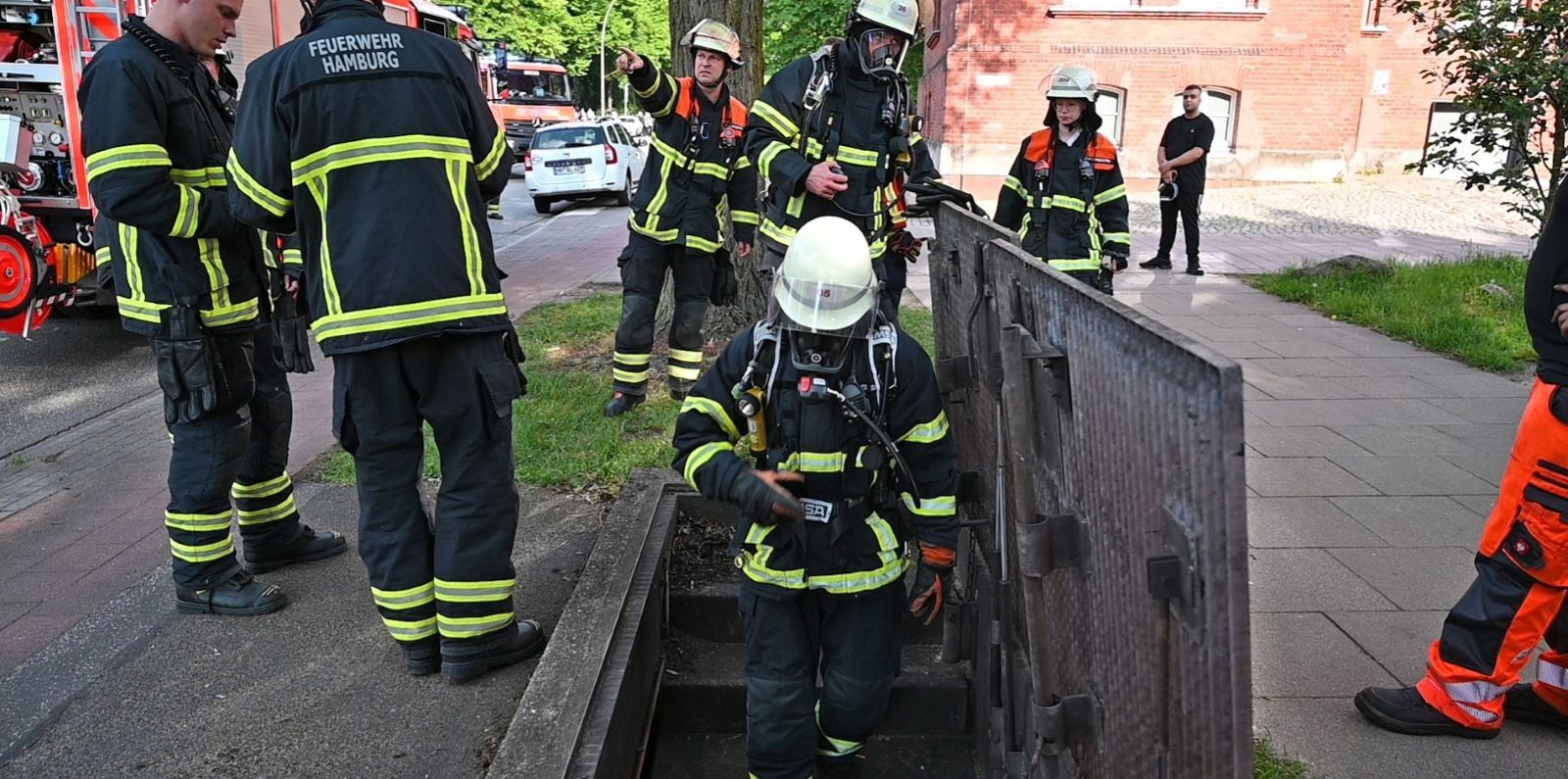Feuer im Harburger S-Bahn Tunnel: Großeinsatz der Feuerwehr