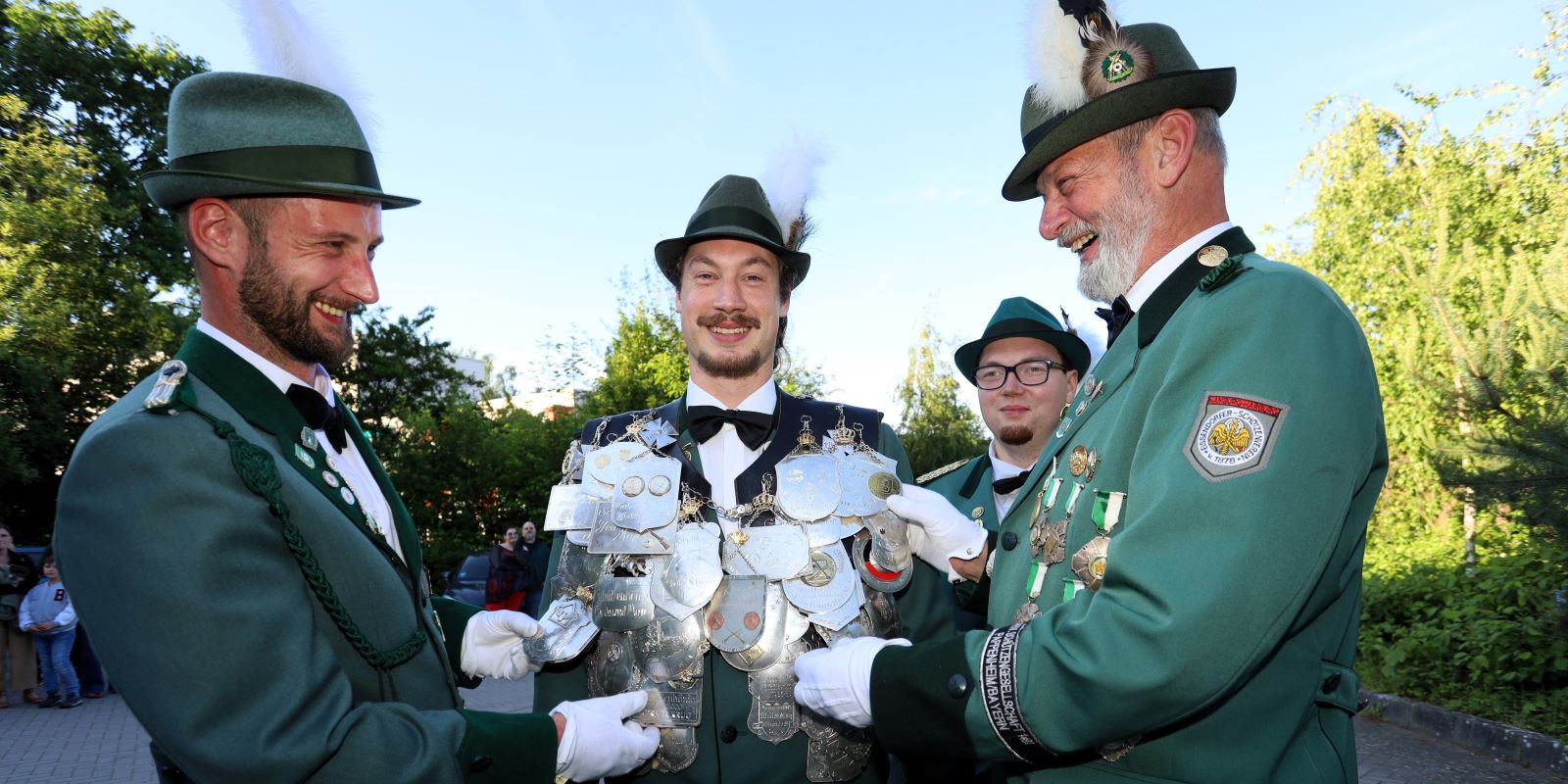 Bruderduell im Schießstand: Marcel Dubbert schoss in Eißendorf den Vogel ab