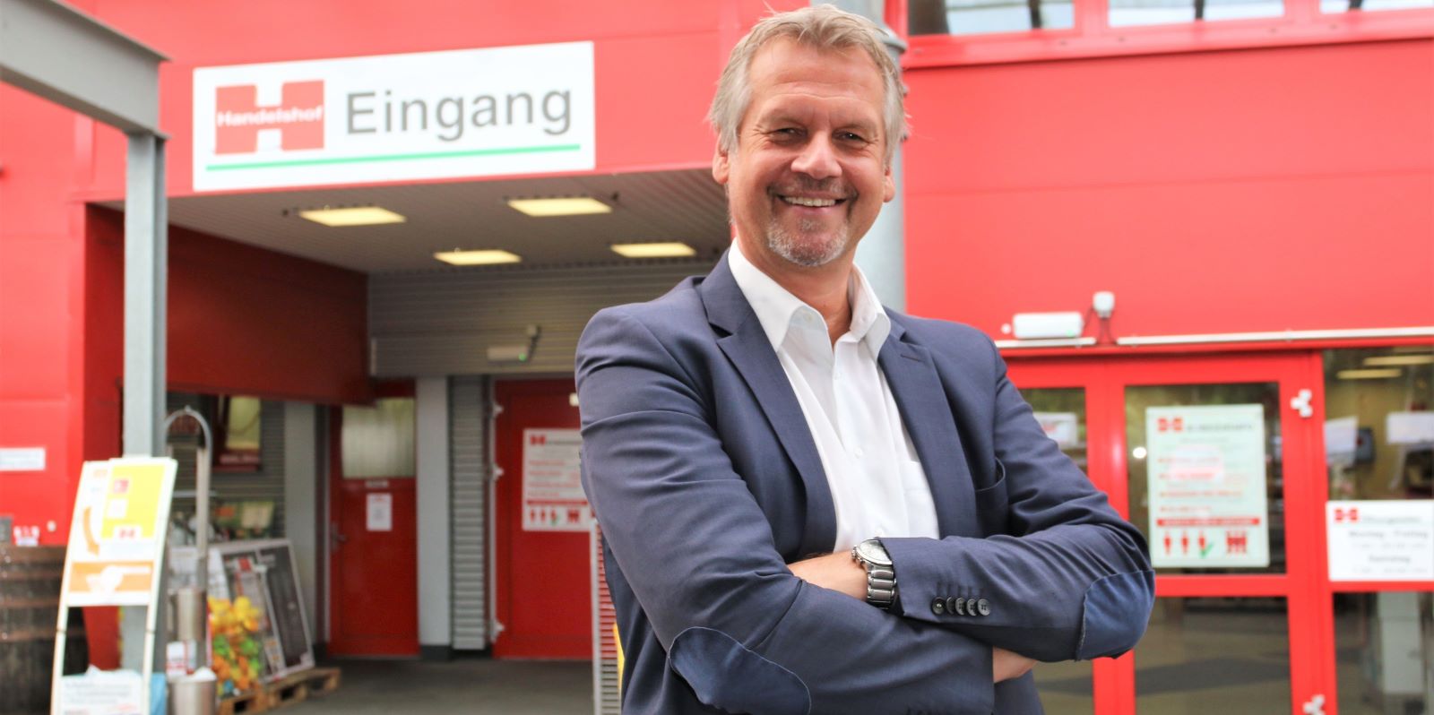 Geschäftsleiter Jörn Sörensen und sein Team haben für die Handelshof-Kunden viele Jubiläumsaktionen vorbereitet.  Foto: Christian Bittcher
