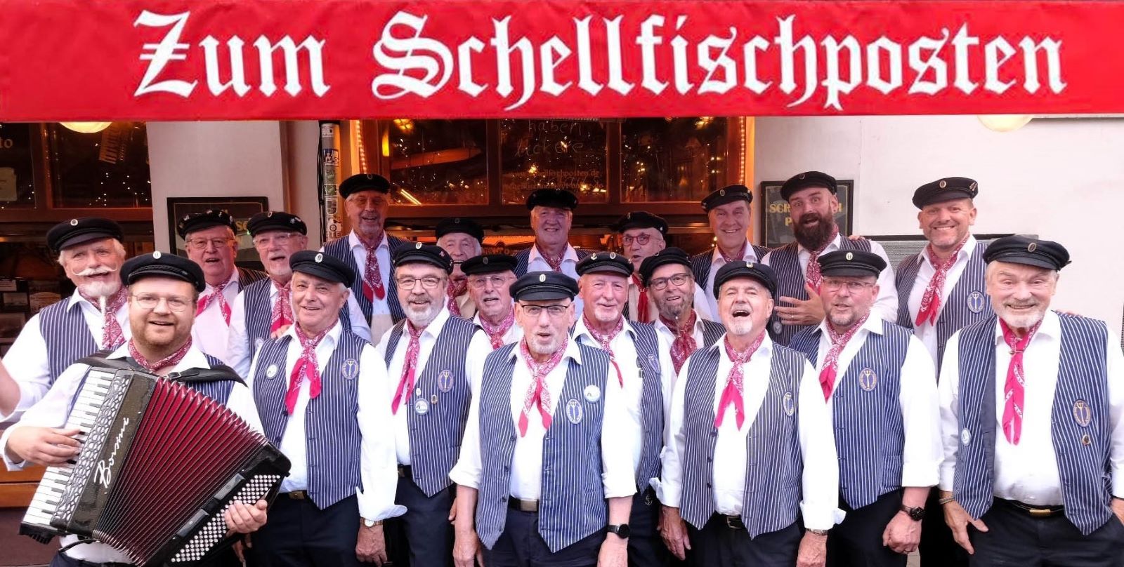 Einsatz am Schellfischposten: "De Tampentrekker", die junggeblieben Sänger aus der beliebten TV-Sendung "Inas Nacht". Foto: pr