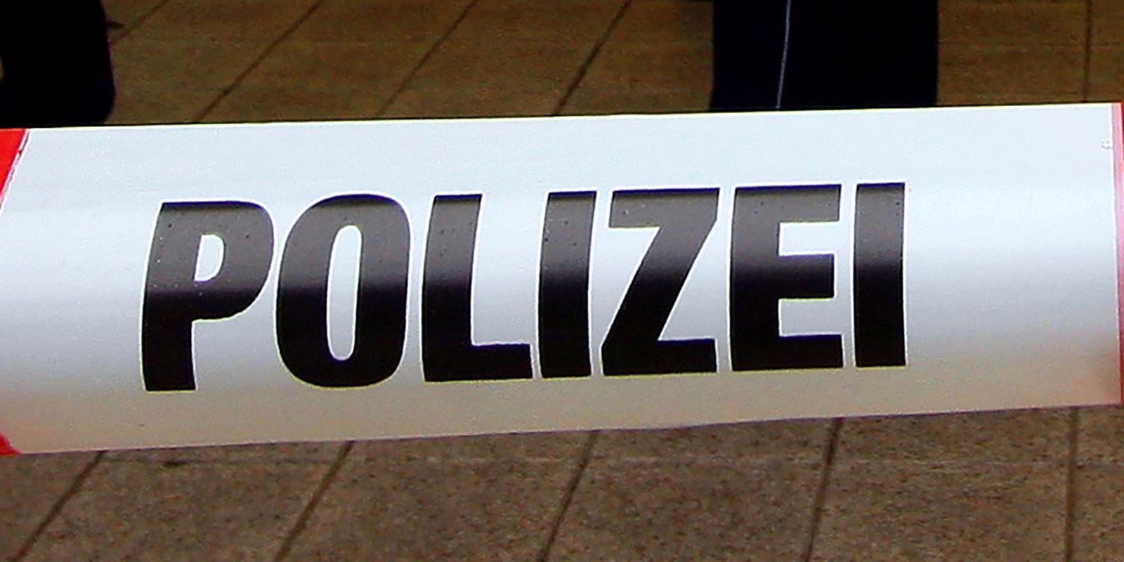 Parkhaus am Harburger Ring: Überfall auf Schmuckhändler mit Waffe und Pfefferspray