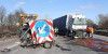 Lkw-Unfall auf der A1: Sattelzug fährt ungebremst auf Sicherungsfahrzeug auf