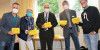 Schule Dempwolffstraße: Senator Ties Rabe verteilt Brotboxen an Erstklässler