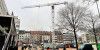 Kran für den Neubau steht: Neue Skyline am Harburger Wochenmarkt