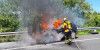 Bei Ramelsloh: Feuerwehr löscht brennenden VW Golf auf der A7