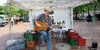 Frisches Olivenöl und Gitarrenmusik: Carl Wenning war auf dem Wochenmarkt
