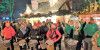 Flashmob auf dem Weihnachtsmarkt: Samba-Bateria heizt den Besuchern ein