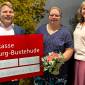 Sparkassen-Kundin gewinnt 10.000 Euro bei „Sparen+Gewinnen“