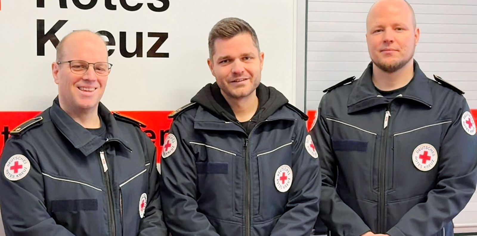 Die neue DRK-Kreisbereitschaftsleitung: Carsten Arndt (von links), Niklas Lübbe und Dustin Bargfrede. Foto: DRK-Kreisverband Harburg-Land