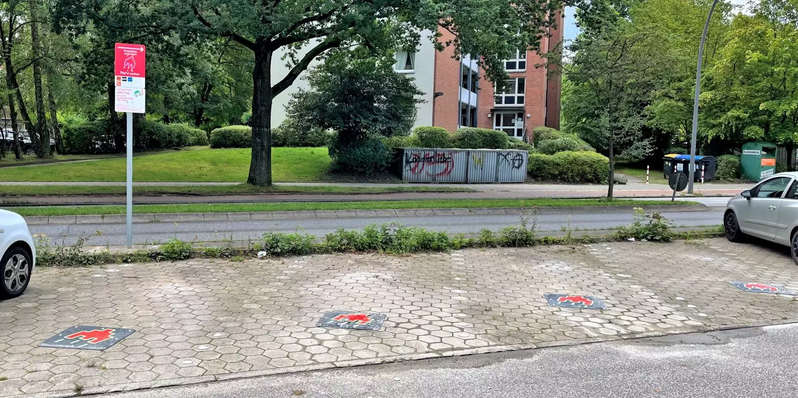 Am Ernst-Bergeest-Weg entstanden vier neue HVV-Switch-Parkplätze. Foto: Christian Bittcher