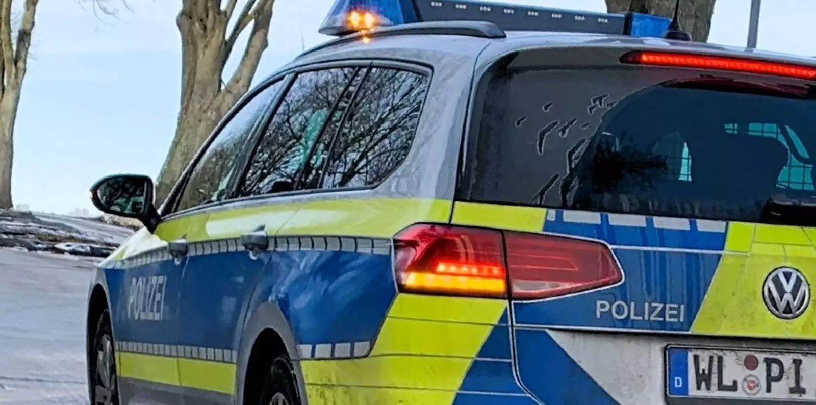 Fußgänger überfahren und geflüchtet: Landkreis-Polizei sucht Unfallfahrer