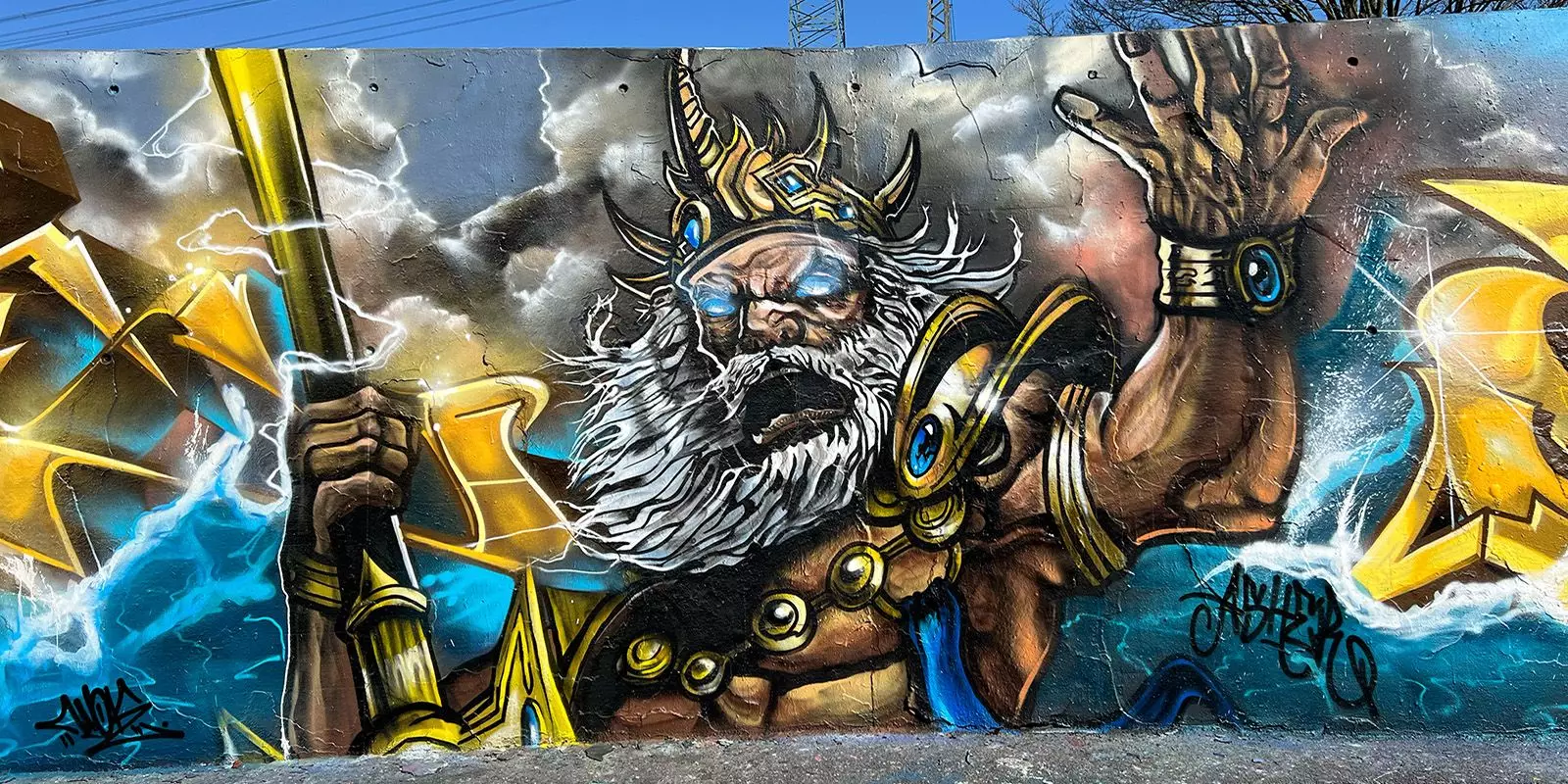 Ein Graffiti auf der Flutschutzwand zeigt Poseidon. Foto: zv