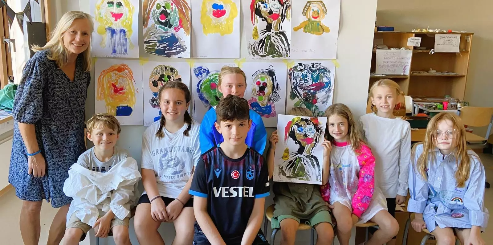 Die Künstlerin Antje Flotho arbeitet einmal wöchentlich zwei Stunden mit einer Gruppe von Kindern des 3. und 4. Schuljahres. Die Werke der kleinen Künstler werden am Schuljahresende in einer großen Ausstellung präsentiert. Foto: privat