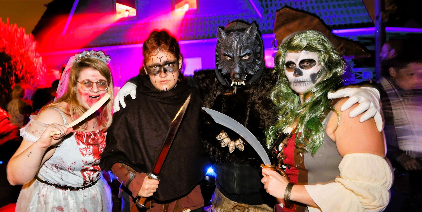 Gruselige Gestalten - wie hier am Horror-Haus am Blaumeisenweg - treiben ihr Unwesen. Foto: Christian Bittcher