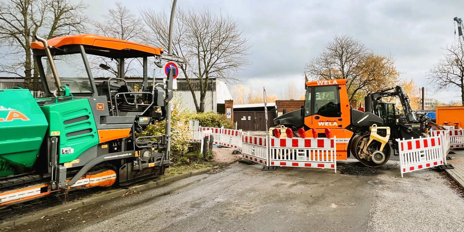 Im Anschluss an die Vollsperrung wurde die Kreuzung im Bereich Dampfschiffsweg/Lauenbruch Ost gesperrt, um sie zu erneuern. Foto: Christian Bittcher