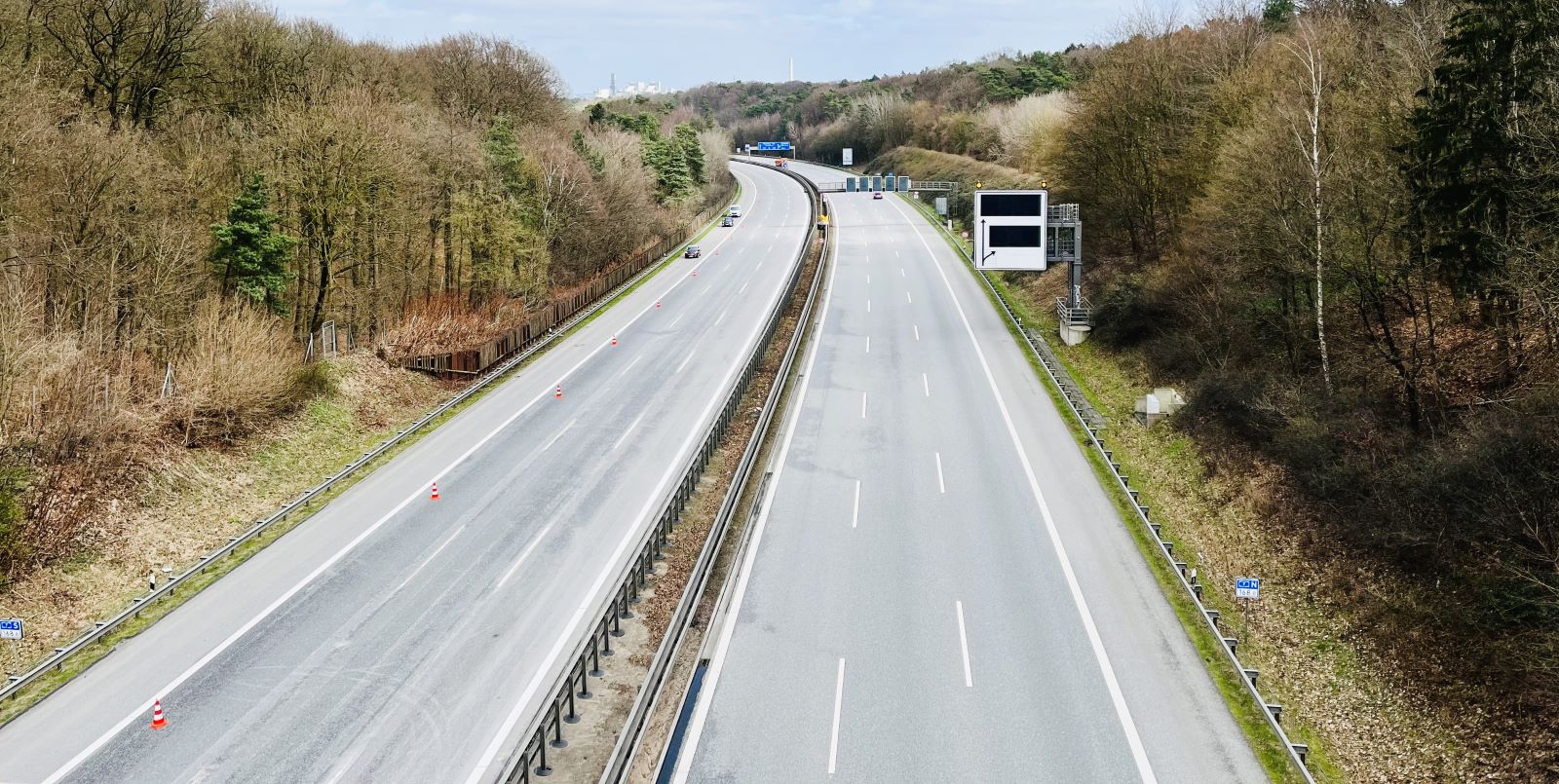 55-Stunden-Vollsperrung: Wenig Verkehr auf der A7 Höhe Heimfeld. Foto: Christian Bittcher