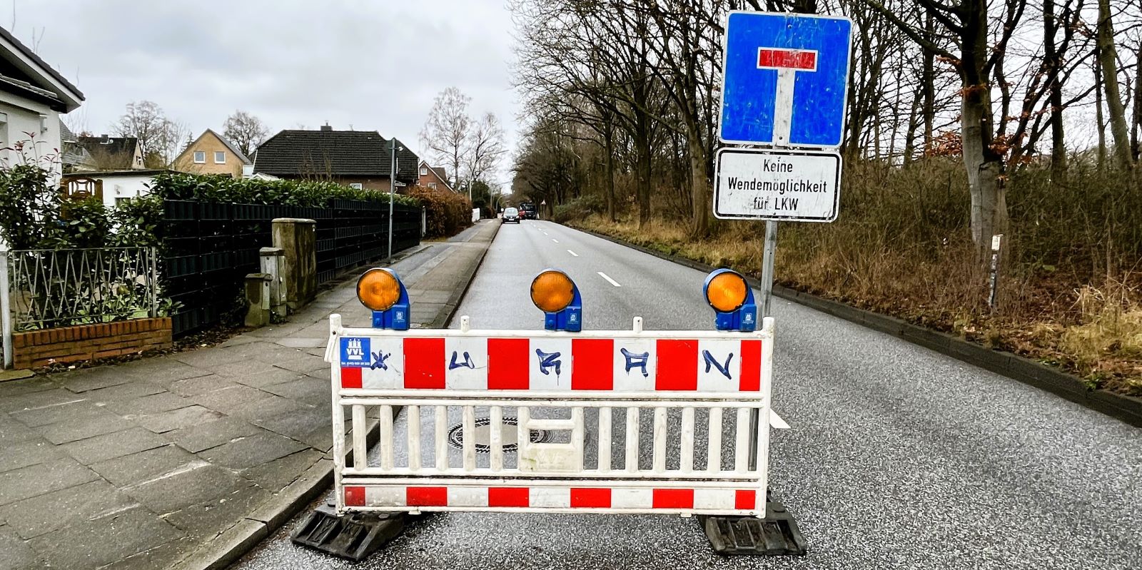 Bereits am Freitag soll die Vollsperrung des Langenbeker Wegs wieder aufgehoben werden. Foto: Christian Bittcher