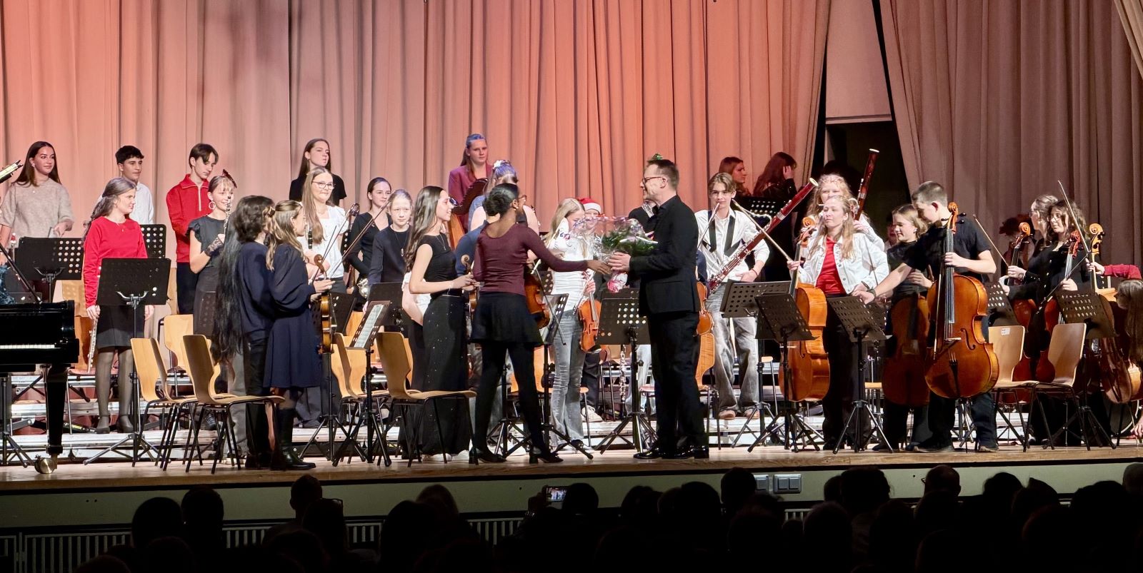  Ein Highlight des Weihnachtskonzerts war der Auftritt der FEG-Bigband in der Heimfelder Friedrich-Ebert-Halle. Foto: pr