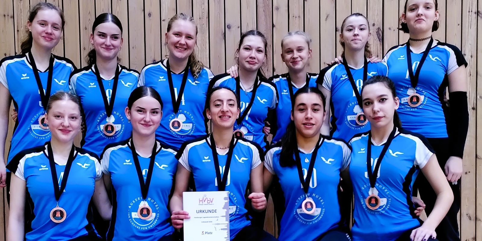 Gruppenfoto des U20-Teams des VTH mit Bronzemedaillen und Urkunde. Foto: Gerd Grün/VTH