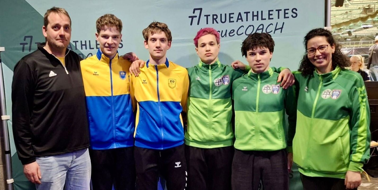 BSV-Trainer Alexander Mirkens (v.l.), Leon Scheffer, Simon Rödenbeck, Nils Hofmann, Rayen Braham und HNT-Trainerin Houssaina Dridi. Foto: HNT