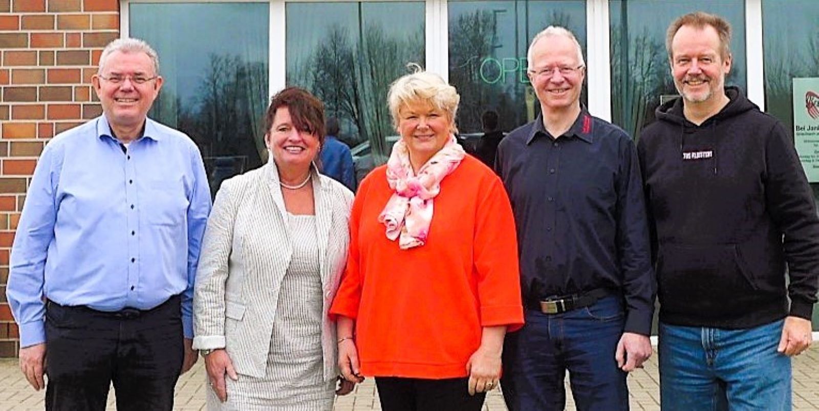 Mit diesem Vorstand geht der Verein ins Jahr 2026: Finanzvorstand Stefan Frommann (v.l.), Beisitzerin Kerstin Frank, 2. Vorsitzende Berit Rohte, 1. Vorsitzender Martin Rohte und Pressewart Ulrich Vergin. Hinzu kommen als Beisitzer Svenja Stadler und Heiko Nowek. Foto: TuS Fleestedt