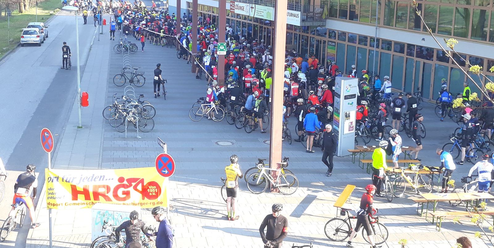Mehrere 100 Radsportler werden auch morgen an der CU-Arena zum Start der Elbe Classics erwartet. Foto: pr