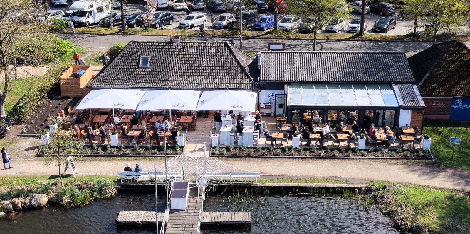 Nachmittags kam auch die Sonne raus: Gelungene Eröffnung für das Bootshaus an der Außenmühle. Foto: Lenthe-Medien