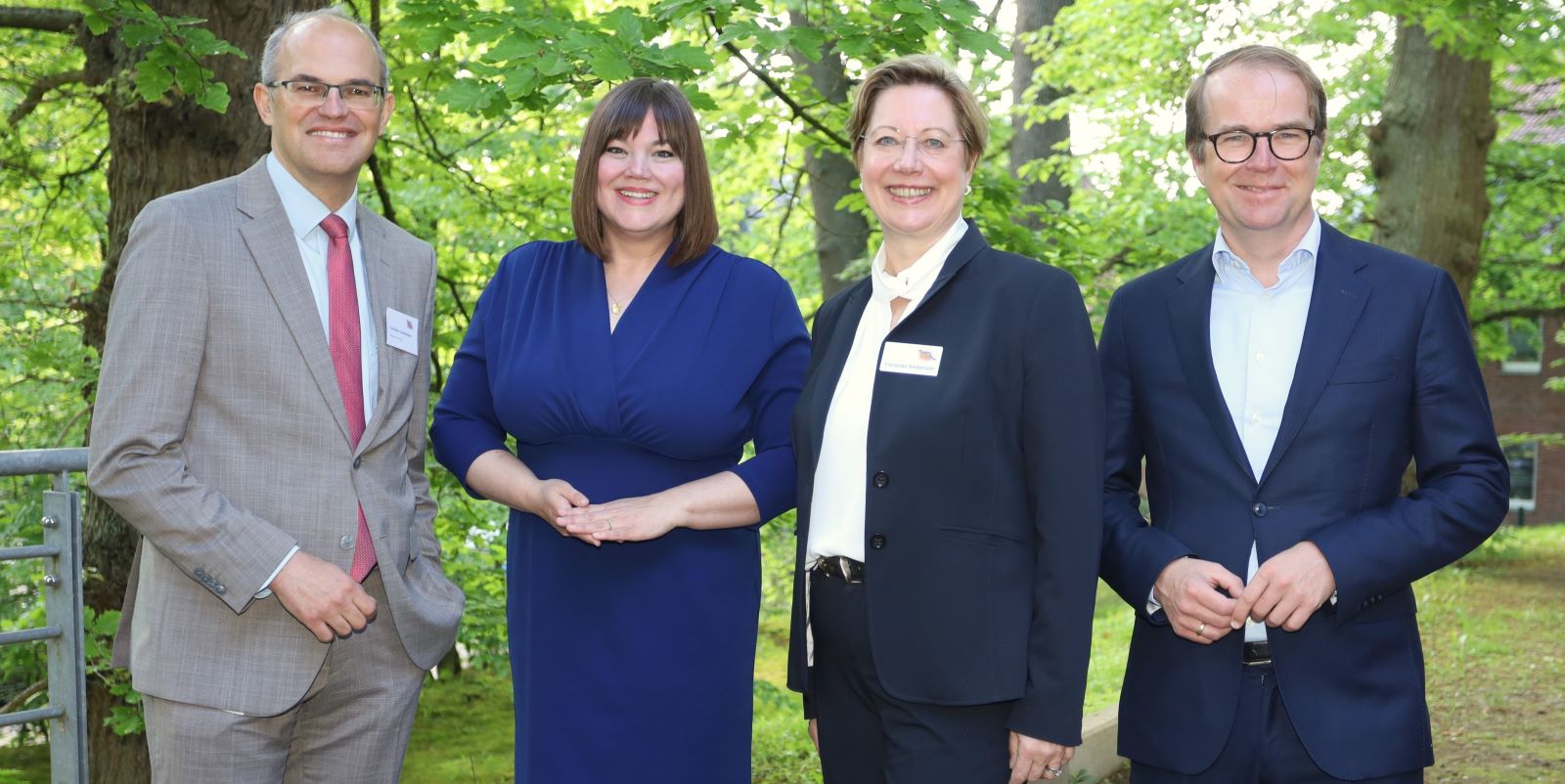 Christian Carstensen (v.l.), Katharina Fegebank, Franziska Wedemann und Dr. Malte Heyne freuen sich über eine gelungene Wirtschaftskonferenz. Foto: Christian Bittcher