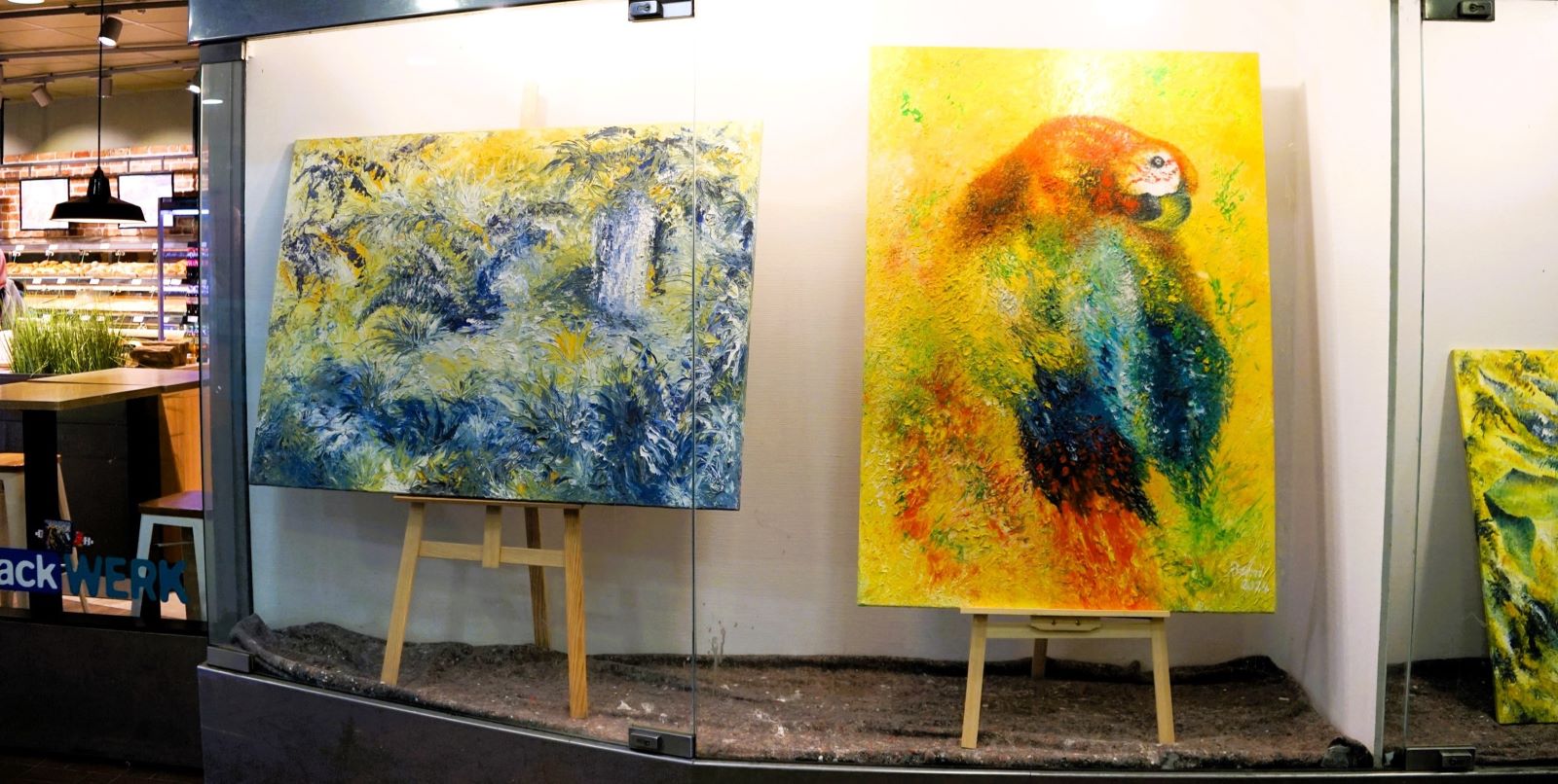 Ab sofort verwandelt der Künstler Thomas Behrens den Durchgang der City Galerie in eine farbgewaltige Kunstpassage. Foto: Sabine Schnell