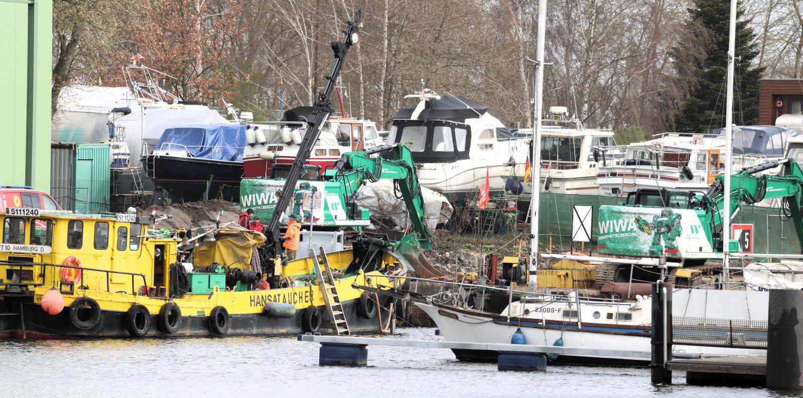 Am Dampfschiffsweg ist gegen 11.30 Uhr bei Sondierungsarbeiten eine Sprenggranate gefunden worden. Foto: Lenthe-Medien/Reimer