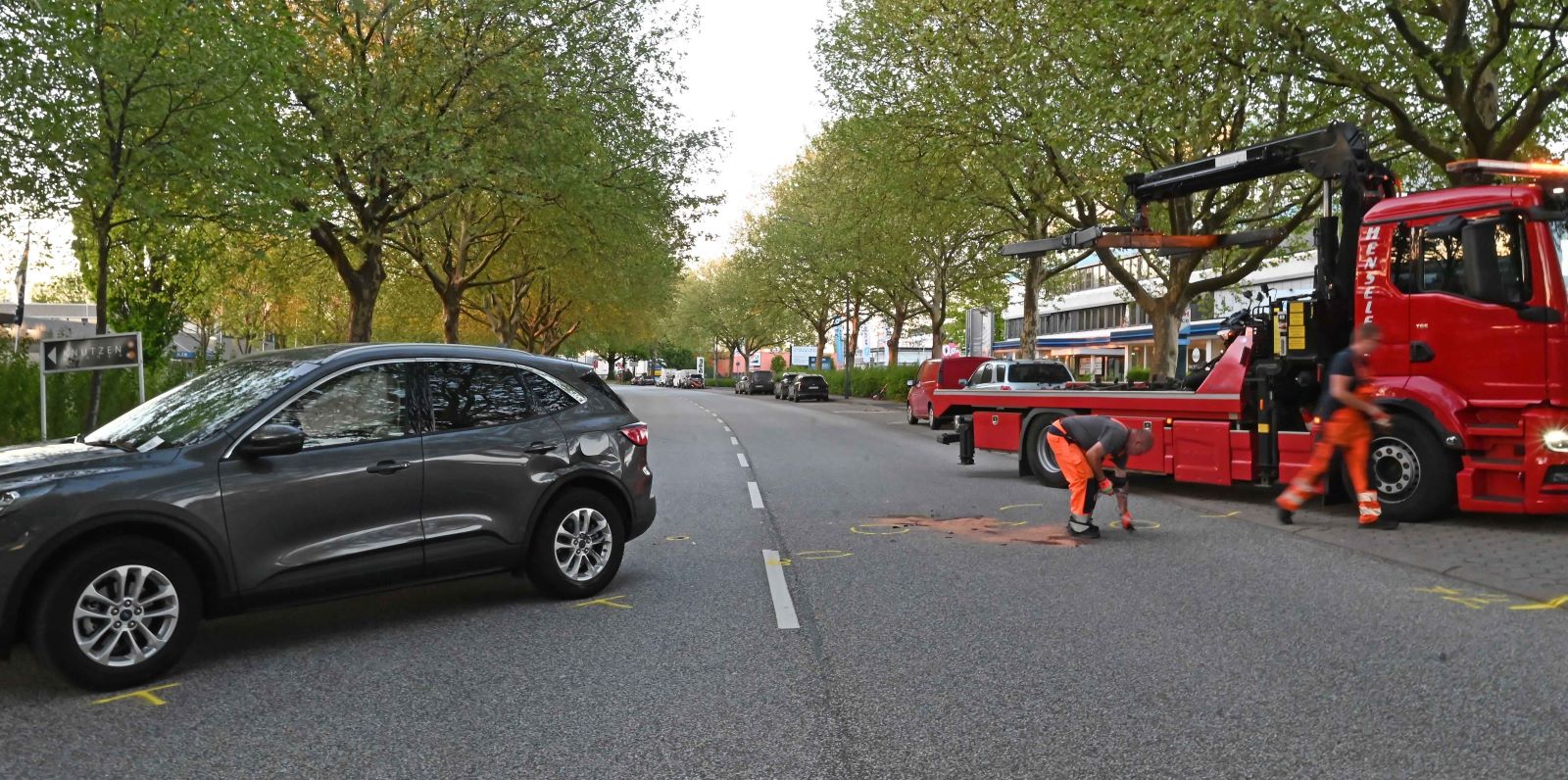 Motorradunfall in Neuland: Für die Dauer der Rettungsmaßnahmen sowie der anschließenden Unfallaufnahme blieb der Großmoorbogen vollständig gesperrt. Foto: Lenthe-Medien
