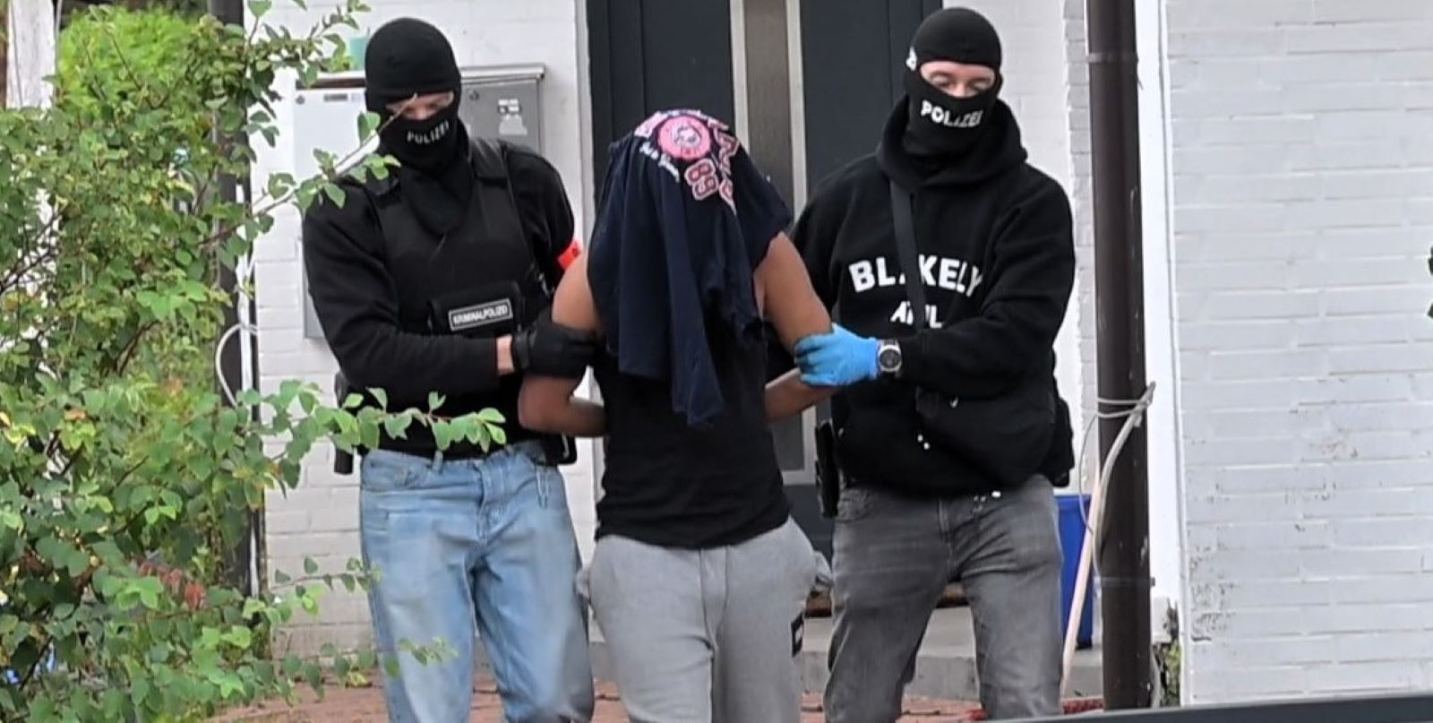 Weiterer Ermittlungserfolg nach Schussabgaben auf Schwarzenberg: Drei Festnahmen in Neugraben. Foto: Lenthe-Medien