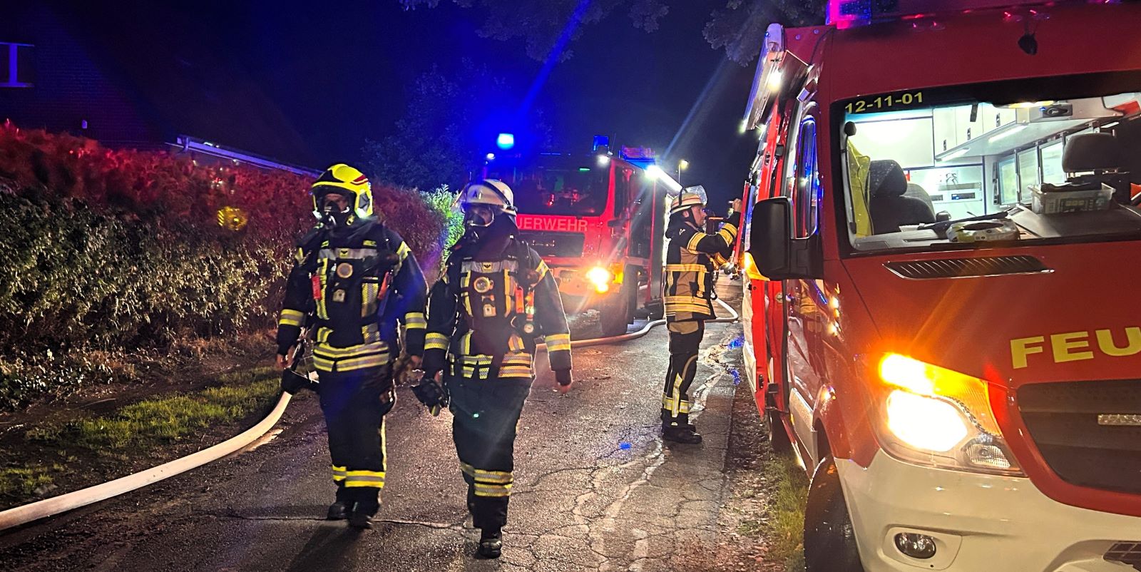 Die Feuerwehren Eckel, Klecken, Nenndorf und der Einsatzleitwagen aus Leversen waren eingesetzt und konnten eine Ausbreitung der Flammen verhindern. Foto: Lenthe-Medien/Presang