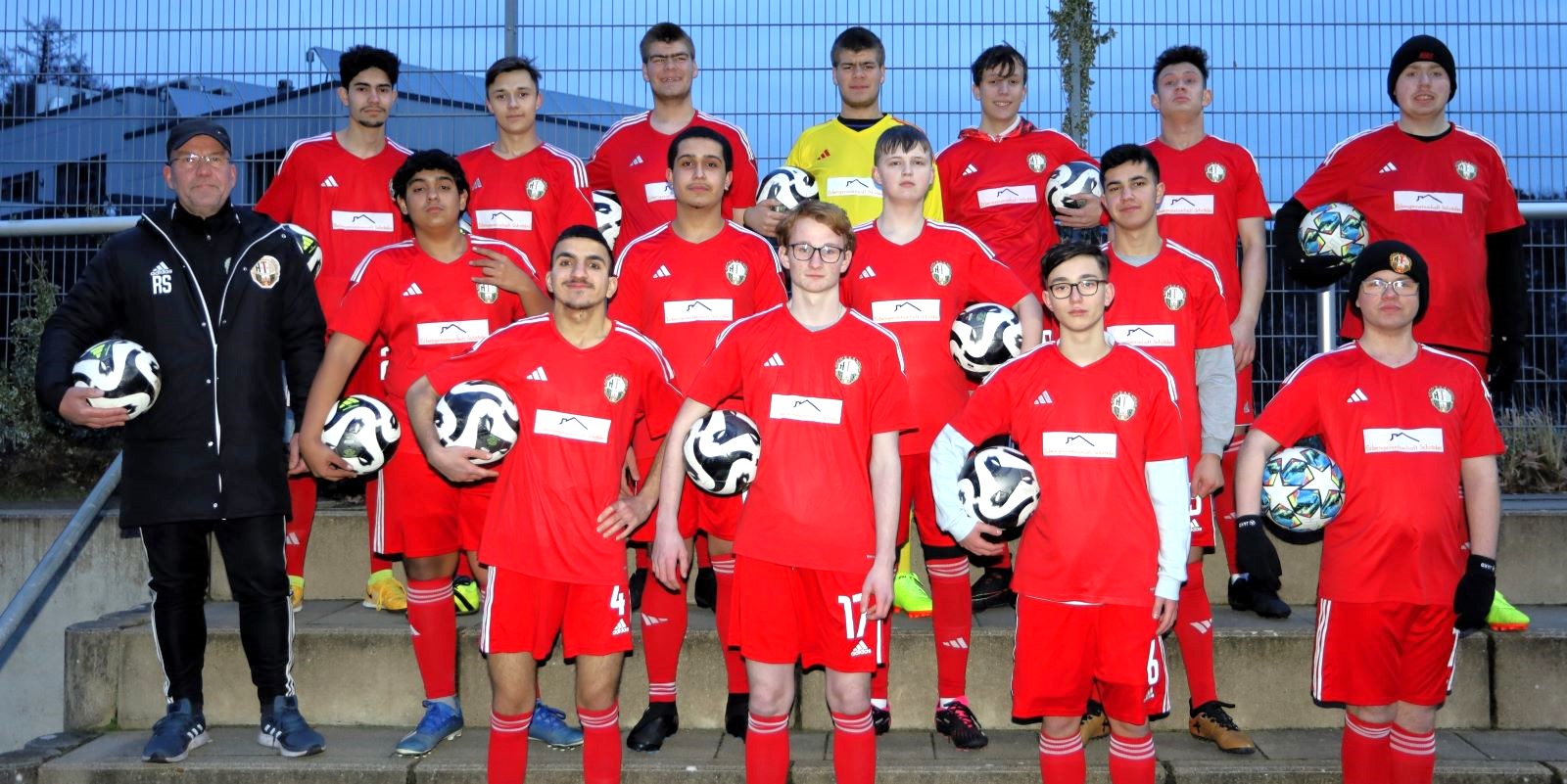 Das Inklusive Fußballteam des HTB, in dem Kinder und Jugendliche mit und ohne Behinderung gemeinsam Fußball spielen, feierte kürzlich seinen zweiten Geburtstag. 